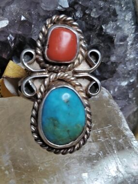 NWT- VINTAGE-UNISEX STERLING MOJAVE-BLUE TURQUOISE & CORAL STATEMENT RING. SZ 6